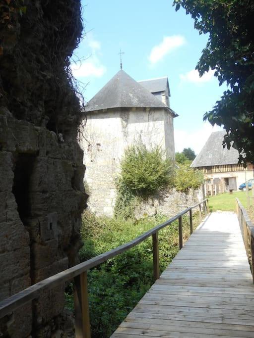 La Ferme Du Chateau Fauguernon Exteriör bild