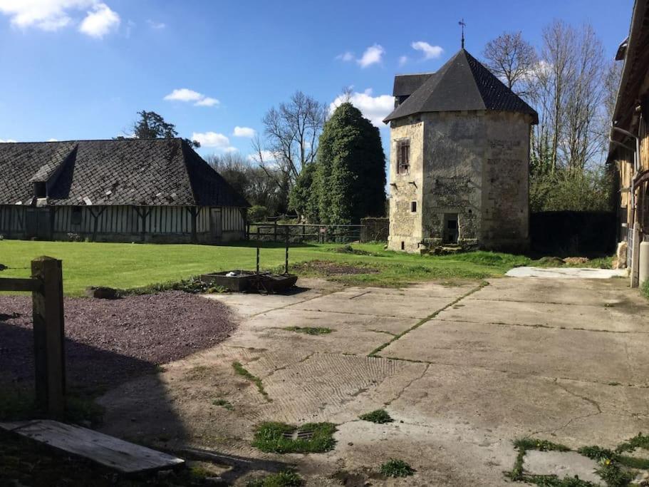 La Ferme Du Chateau Fauguernon Exteriör bild