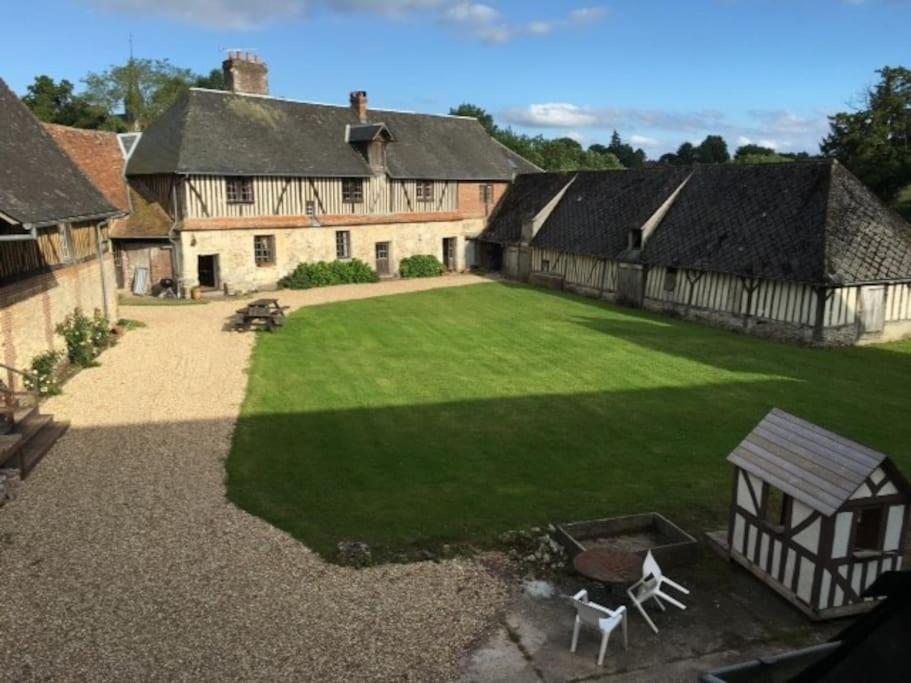 La Ferme Du Chateau Fauguernon Exteriör bild