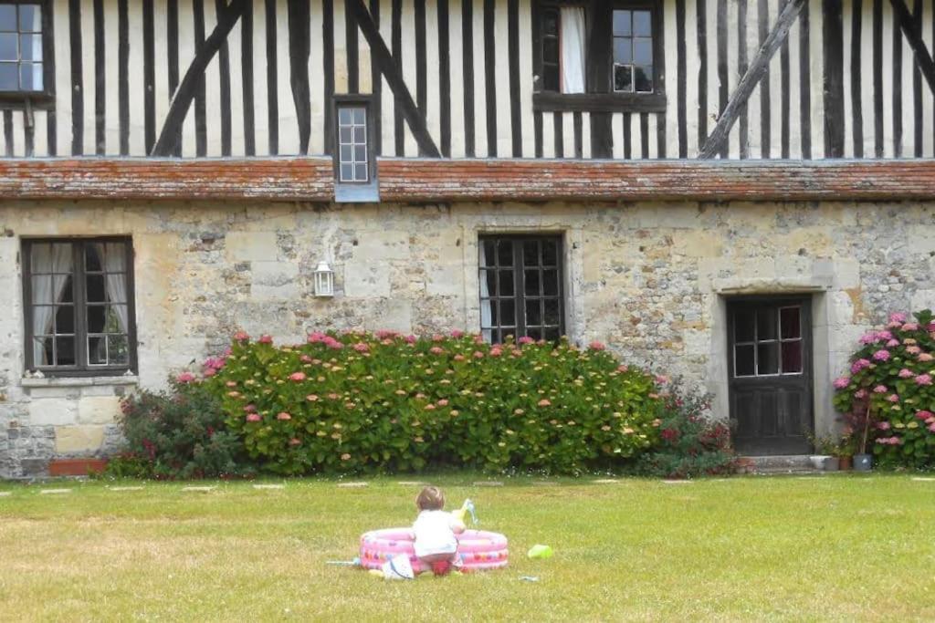 La Ferme Du Chateau Fauguernon Exteriör bild