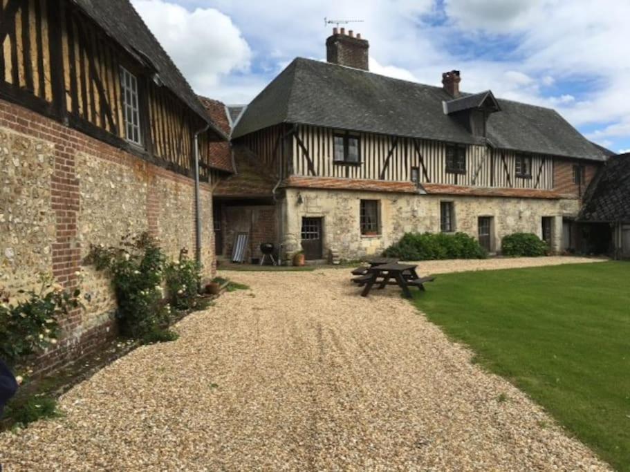 La Ferme Du Chateau Fauguernon Exteriör bild